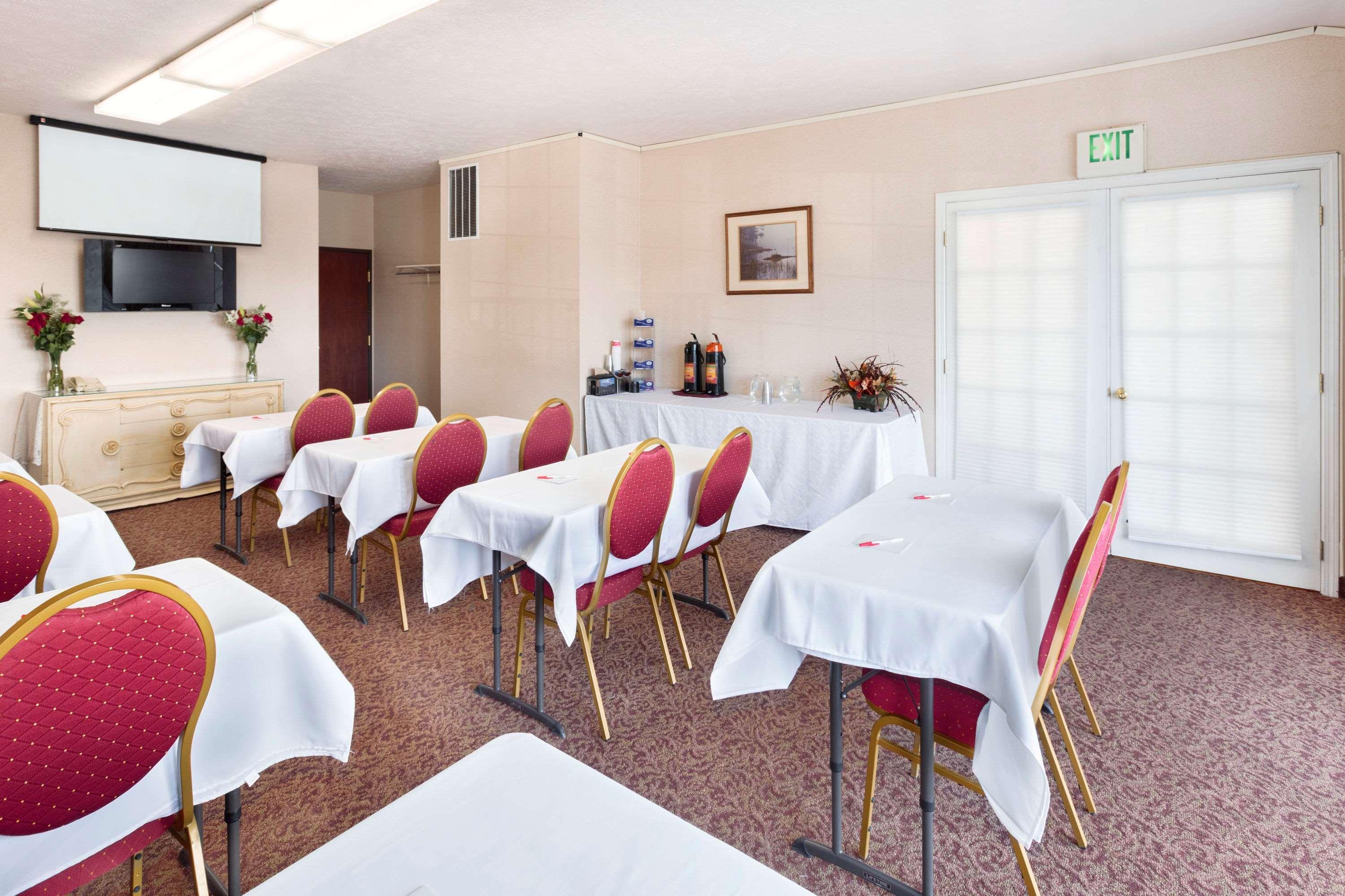 Ramada By Wyndham Moses Lake Ngoại thất bức ảnh